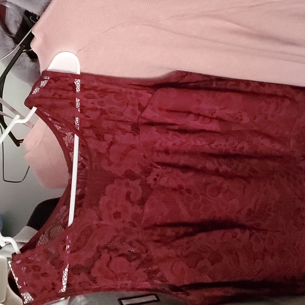 Super cute maroon color dress for summer has slip built in. 2x rns small